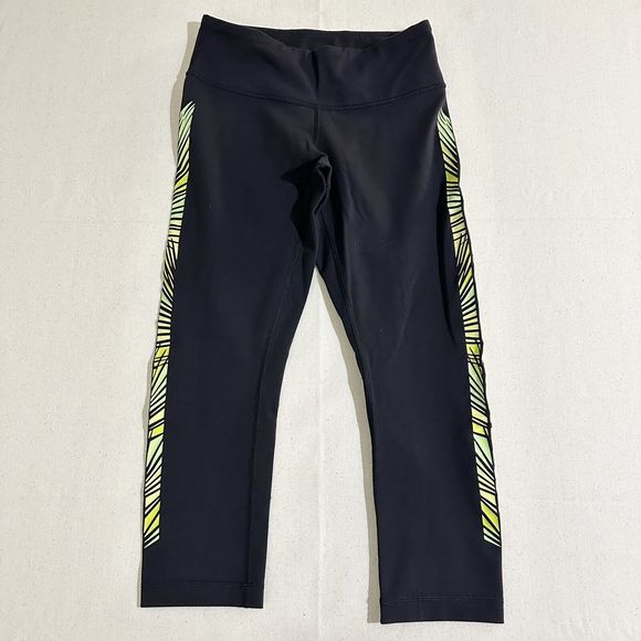 Womens Lululemon Black Athletic 3/4 Leggings Size 4 Stretch Yoga - Picture 1 of 9
